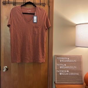 Universal Thread V neck tshirt